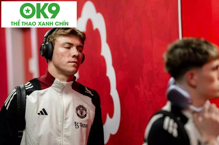 Rasmus Hojlund không được ra sân ngay từ đầu trận MU vs Nottingham (Ảnh: MEN) Rasmus Hojlund không được ra sân ngay từ đầu trận MU vs Nottingham (Ảnh: MEN)