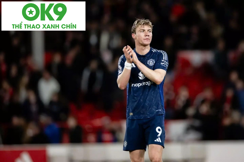 Daily Mail cho rằng HLV Amorim thật lạ lùng khi để Hojlund ngồi dự bị (Ảnh: Getty) Daily Mail cho rằng HLV Amorim thật lạ lùng khi để Hojlund ngồi dự bị (Ảnh: Getty)